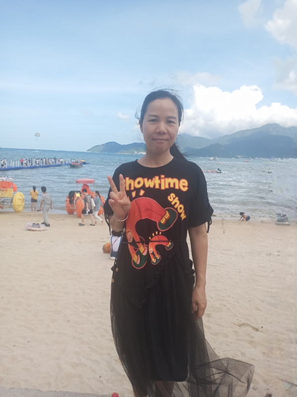 容容的第一张照片--全国闪婚服务中心