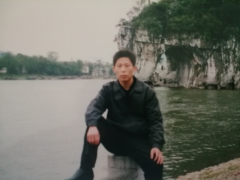 庸人自扰的第一张照片--全国闪婚服务中心