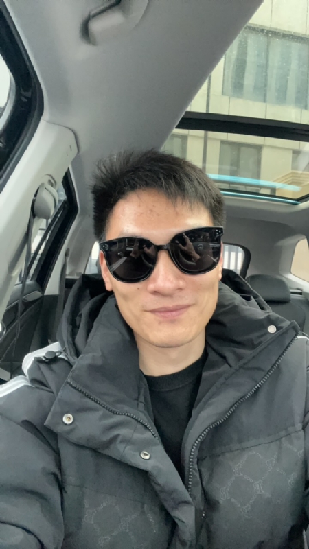 男孩的第一张照片--全国闪婚服务中心