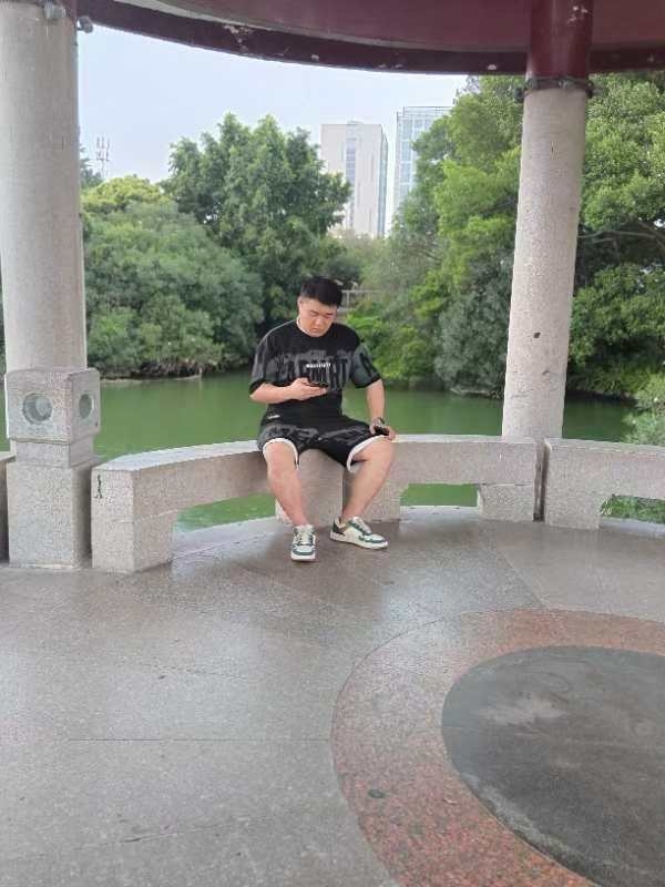 不善挽留的第一张照片--全国闪婚服务中心