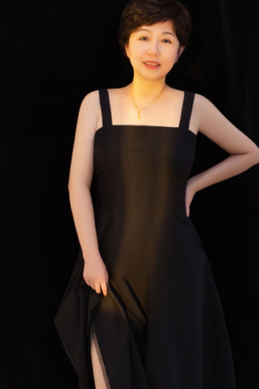 阿娜的第一张照片--全国闪婚服务中心