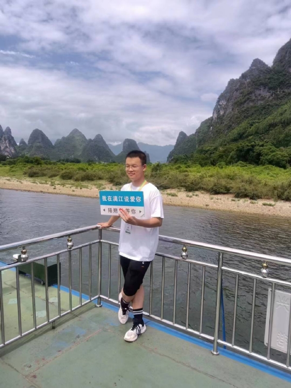 决胜时刻的第一张照片--全国闪婚服务中心