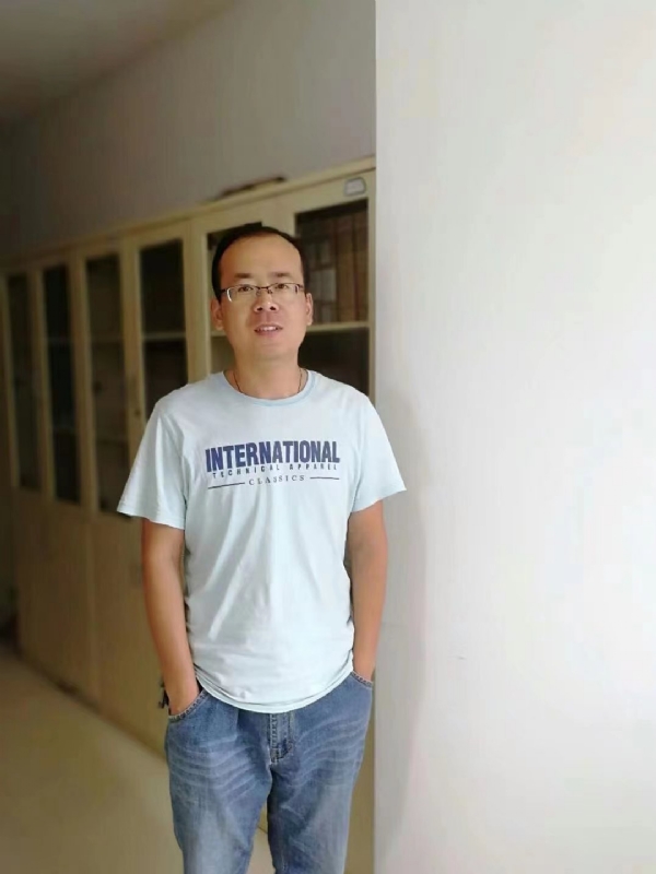 黄土麦田的第三张照片--全国闪婚服务中心