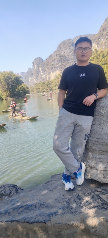 受过伤的狼的第二张照片--全国闪婚服务中心