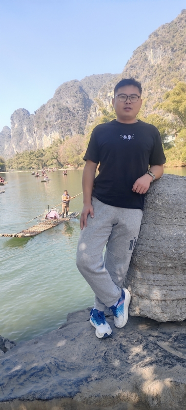 受过伤的狼的第三张照片--全国闪婚服务中心