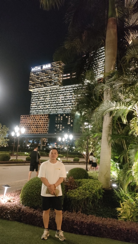 熟悉的身影的第一张照片--全国闪婚服务中心
