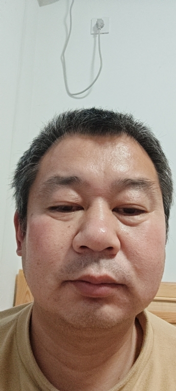龙万的第一张照片--全国闪婚服务中心