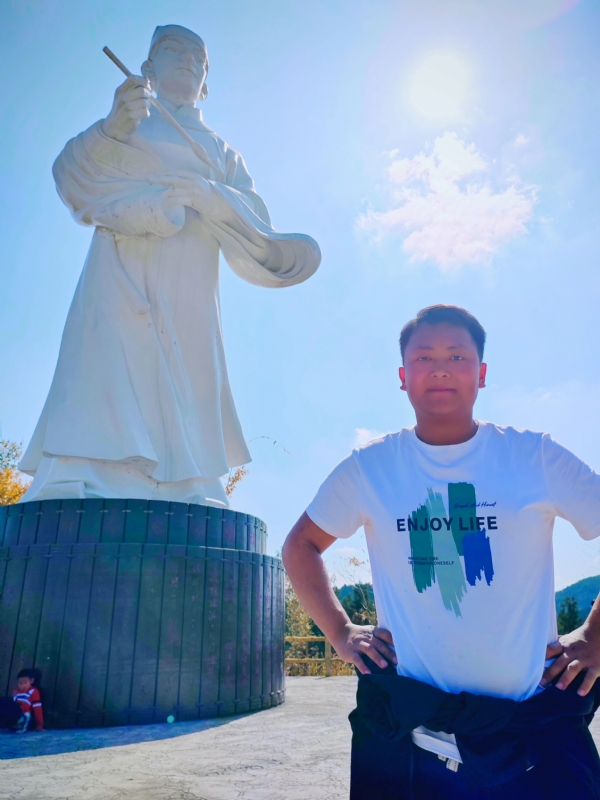 伏王虎的第一张照片--全国闪婚服务中心