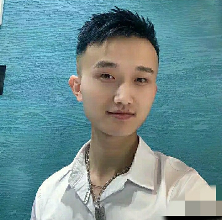 小哥哥的第一张照片--全国闪婚服务中心