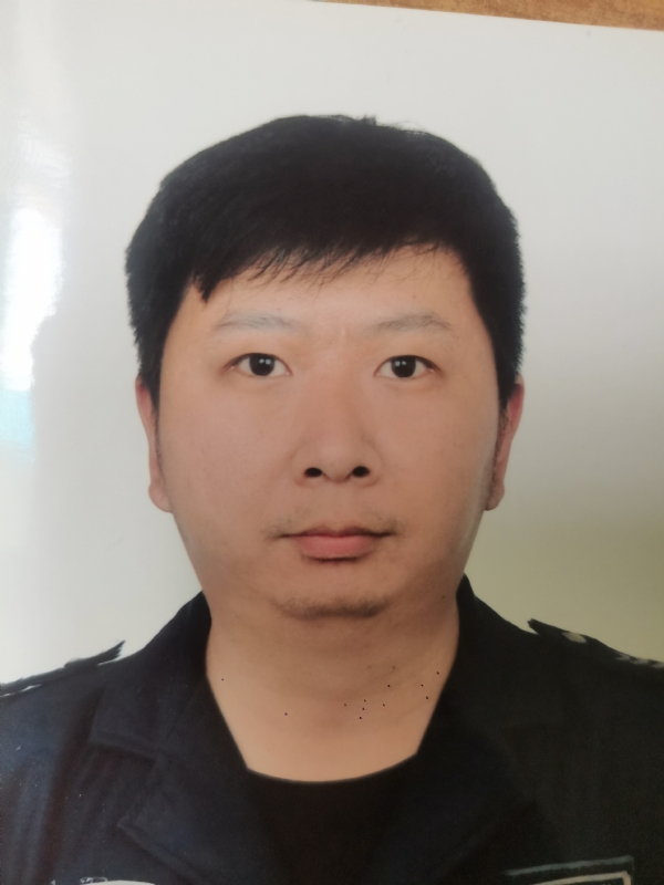 吕嘉的第一张照片--全国闪婚服务中心