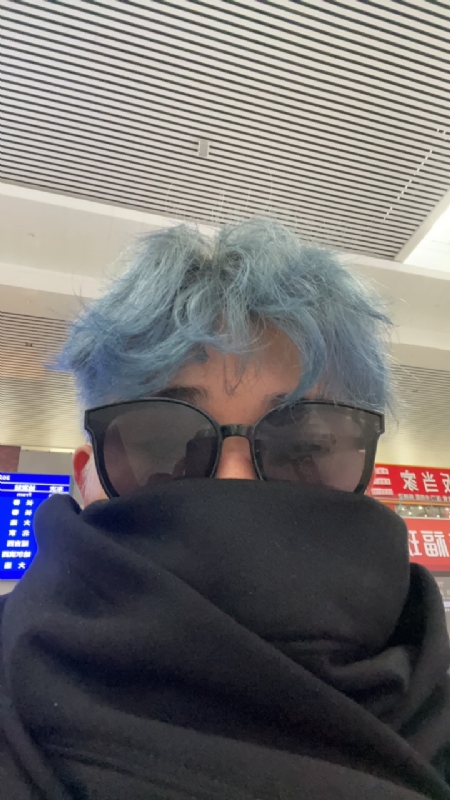 平行线的第二张照片--全国闪婚服务中心