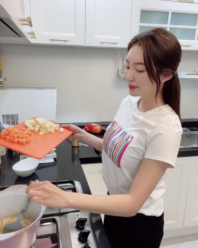 陈艾的第一张照片--全国闪婚服务中心