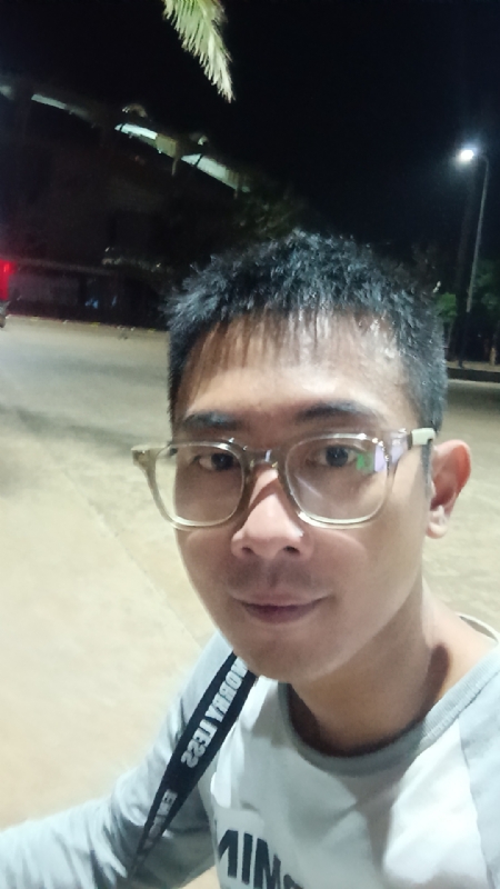 龙龙的第一张照片--全国闪婚服务中心