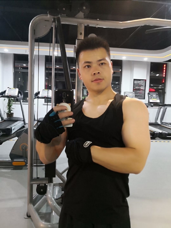范迪塞尔的第二张照片--全国闪婚服务中心