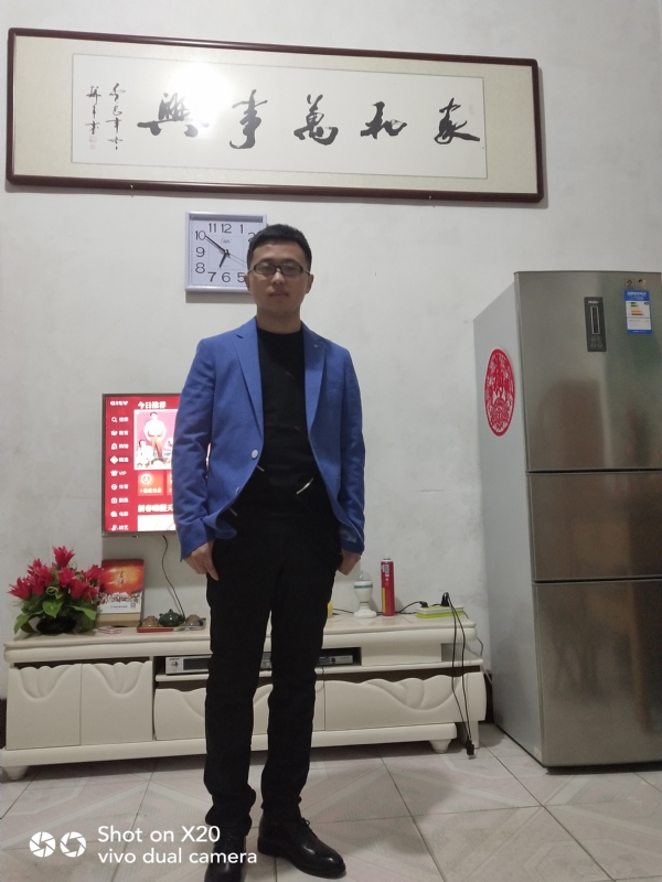 孤独的狼的第一张照片--全国闪婚服务中心