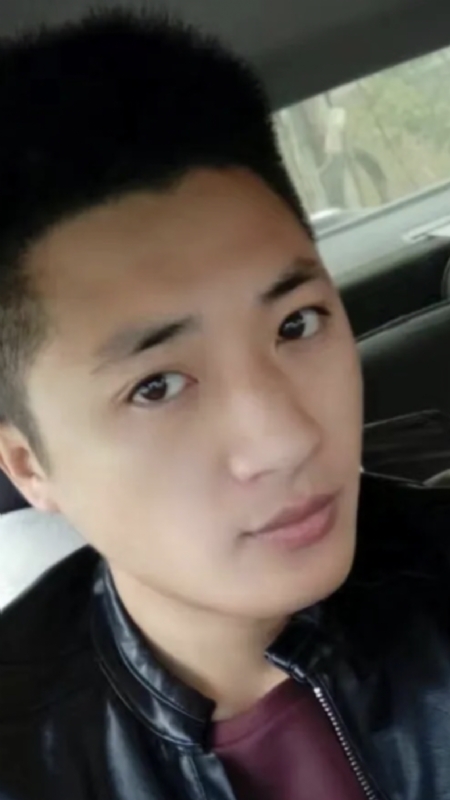 小汤米的第二张照片--全国闪婚服务中心
