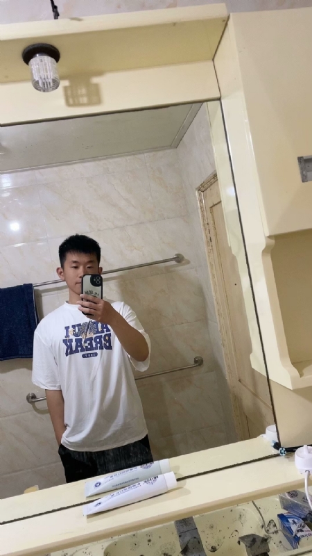 哈哈的第一张照片--全国闪婚服务中心