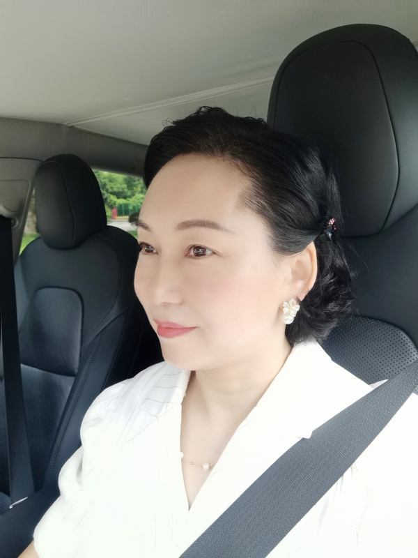 艳阳天的第一张照片--全国闪婚服务中心
