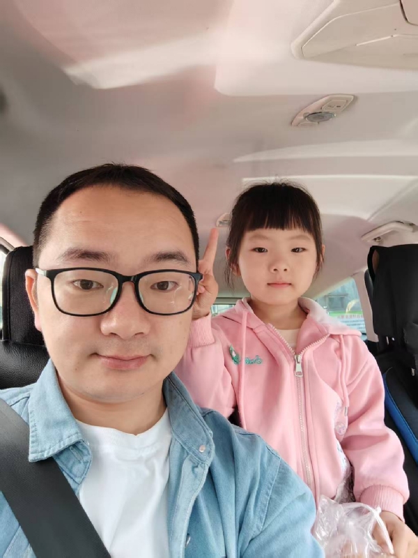 知天晓的第一张照片--全国闪婚服务中心
