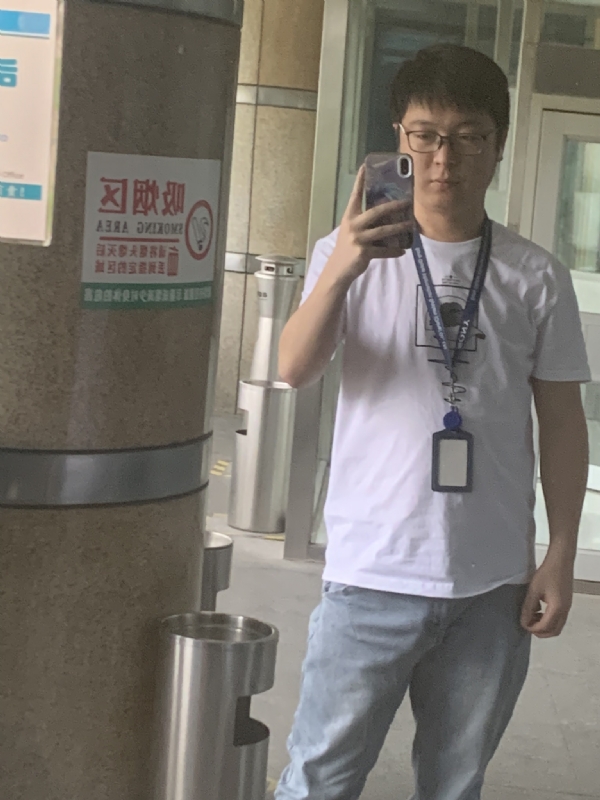 潜伏的第一张照片--全国闪婚服务中心