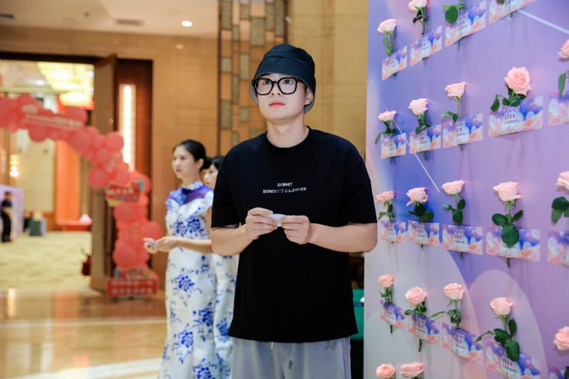 被驯服的象的第一张照片--全国闪婚服务中心