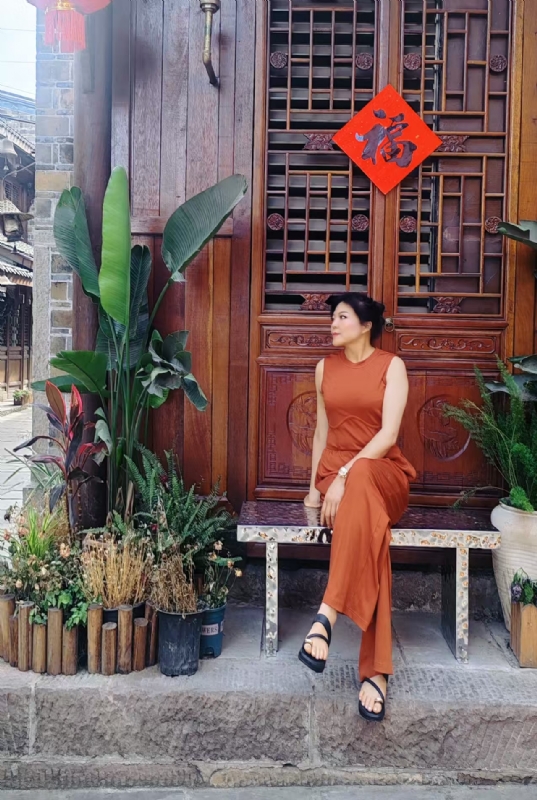 宛霞的第一张照片--全国闪婚服务中心