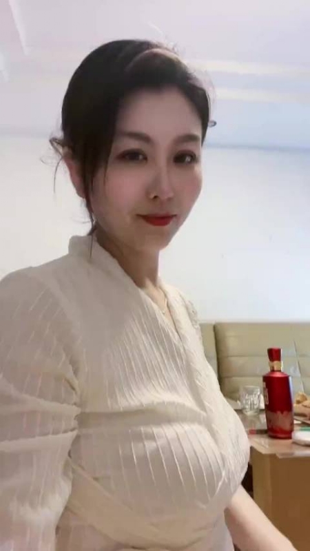 钕钕的第一张照片--全国闪婚服务中心