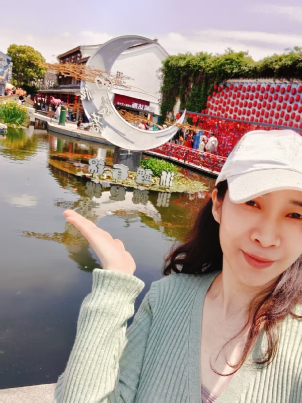 晓晓的第一张照片--全国闪婚服务中心