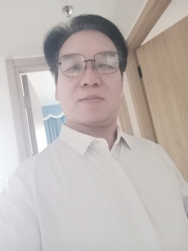 李敎授的第二张照片--全国闪婚服务中心