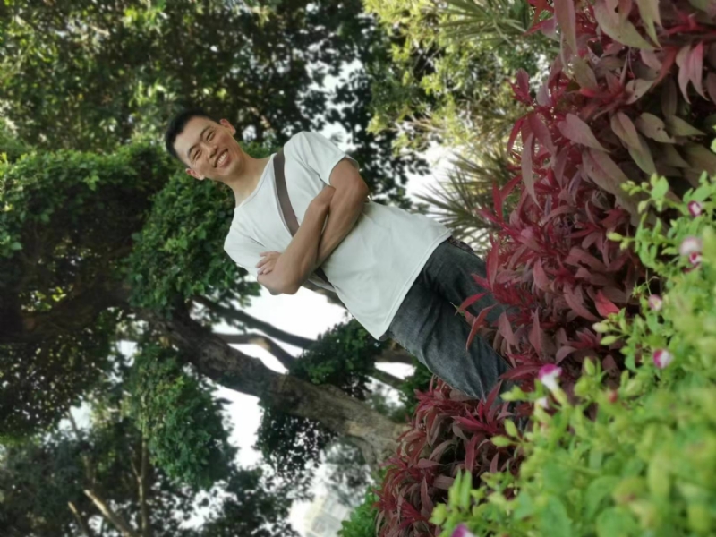 孤狼的第一张照片--全国闪婚服务中心