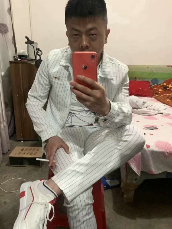 小丑的第一张照片--全国闪婚服务中心