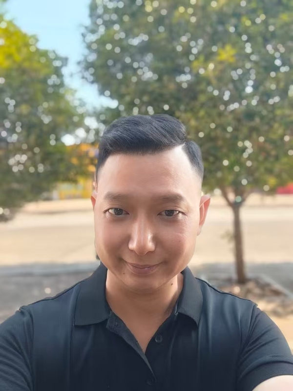 巷子里的猫的第一张照片--全国闪婚服务中心