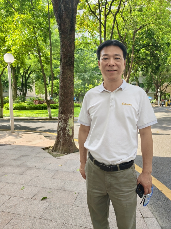 哈哥的第一张照片--全国闪婚服务中心