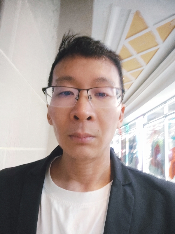 欣欣向荣的第一张照片--全国闪婚服务中心