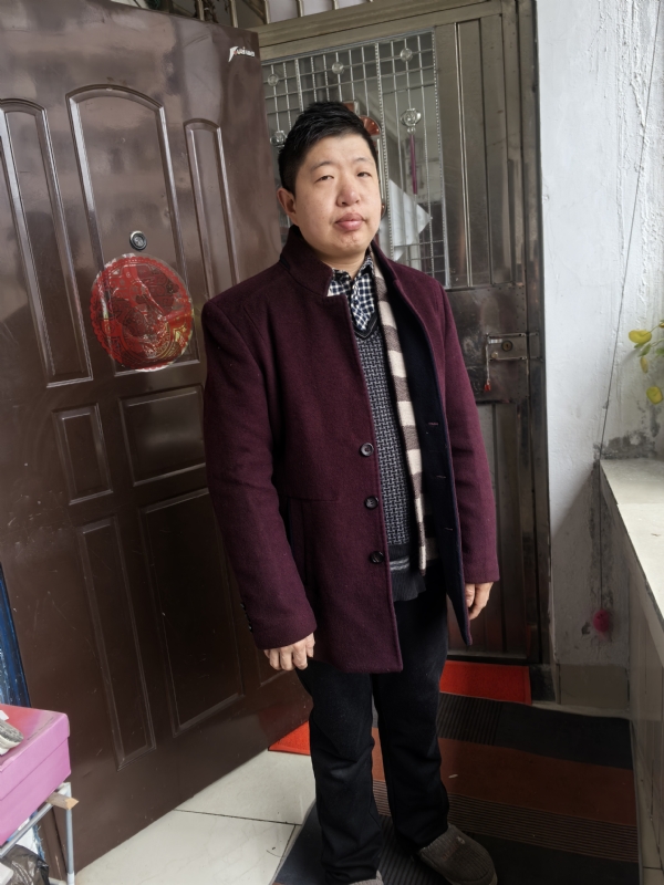 卢显澳的第一张照片--全国闪婚服务中心