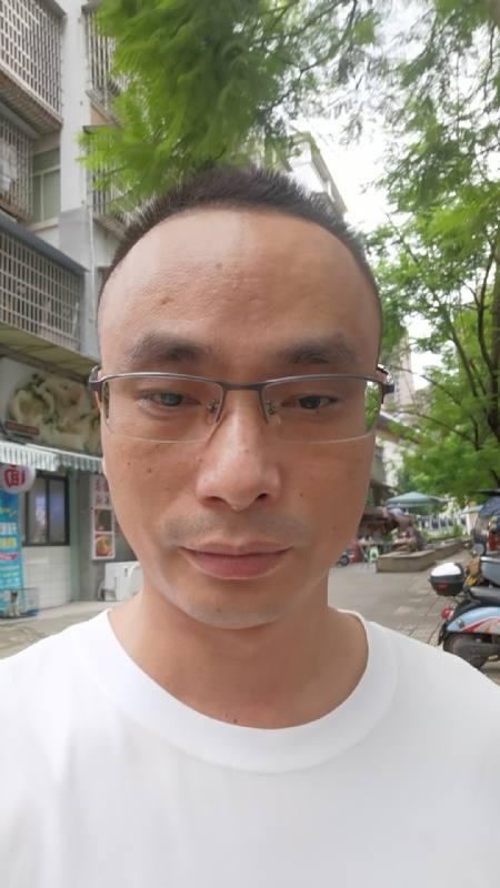 孤狼的第二张照片--全国闪婚服务中心