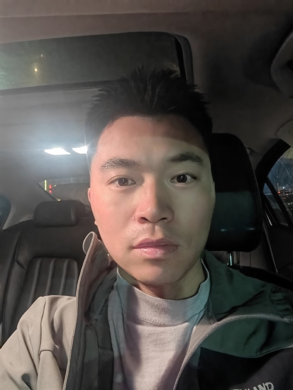 讲不出再见的第二张照片--全国闪婚服务中心