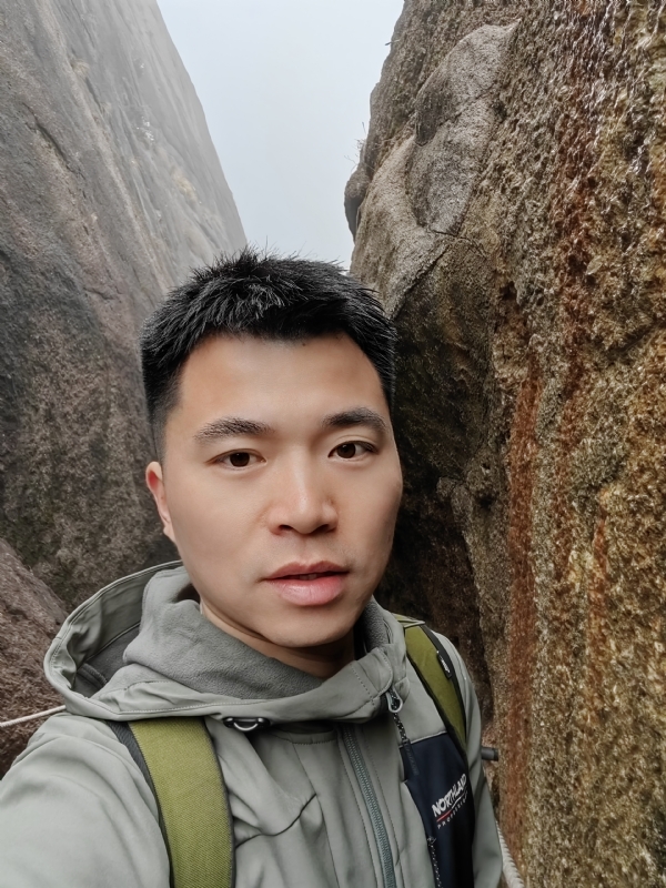 讲不出再见的第四张照片--全国闪婚服务中心