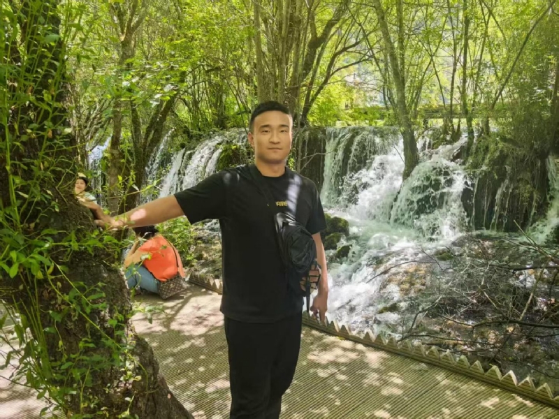 不管多累的第一张照片--全国闪婚服务中心