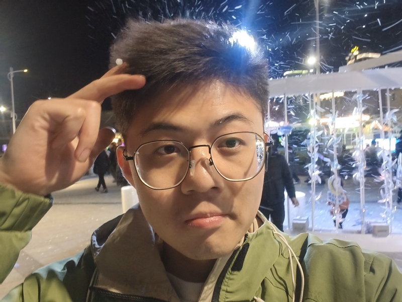 独揽星河的第一张照片--全国闪婚服务中心