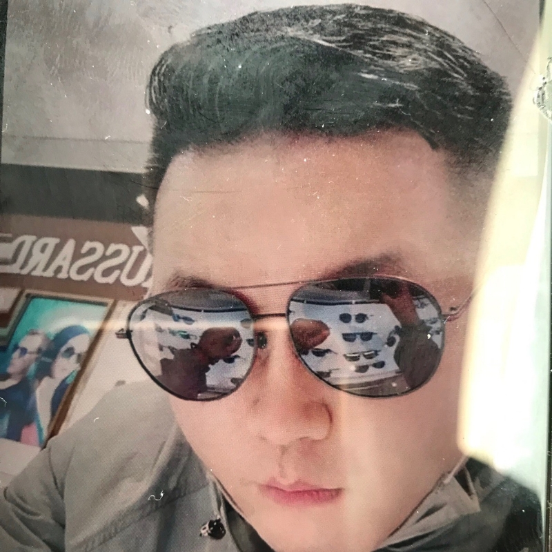 至尊宝的第一张照片--全国闪婚服务中心