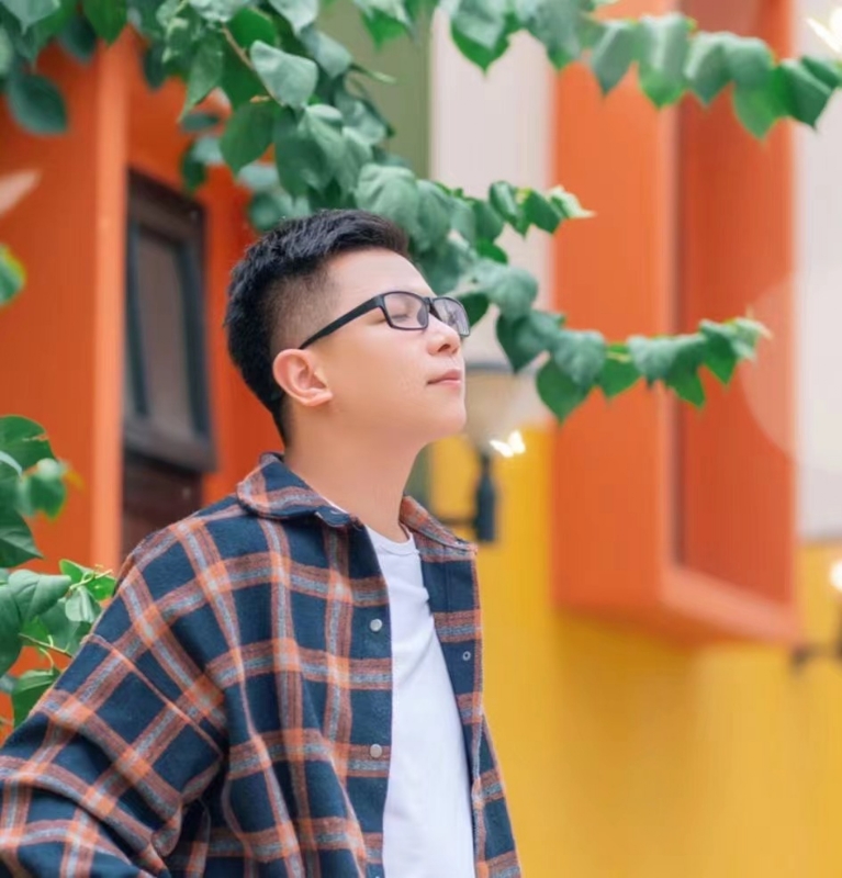 版本之子的第一张照片--全国闪婚服务中心