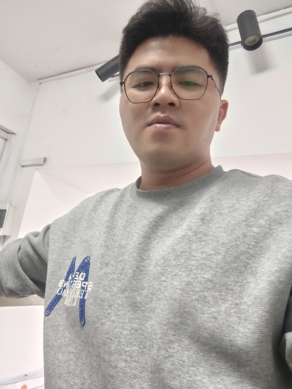 Mr的第三张照片--全国闪婚服务中心