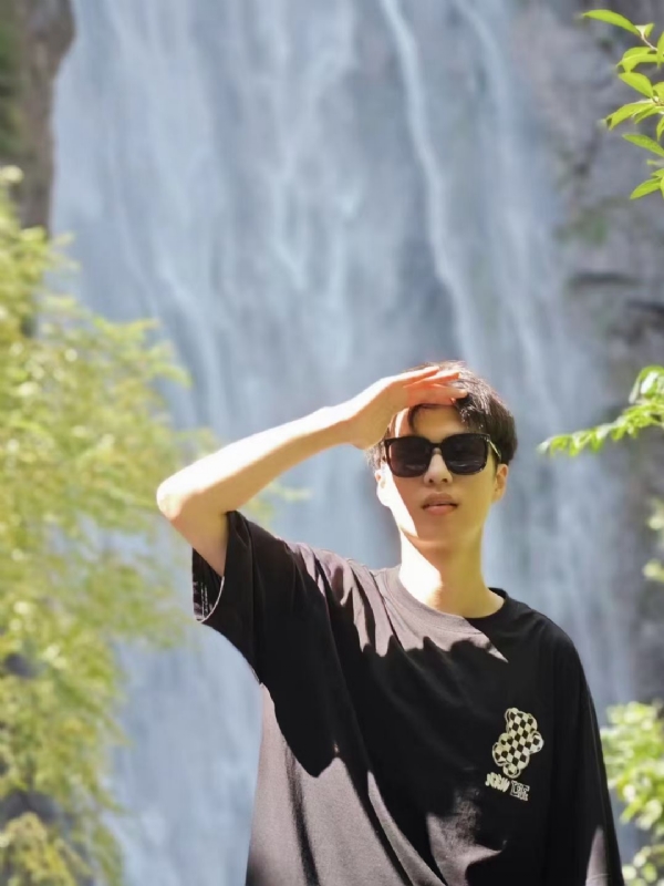 大橙子的第一张照片--全国闪婚服务中心