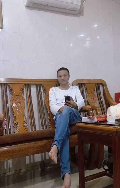 知年的第三张照片--全国闪婚服务中心